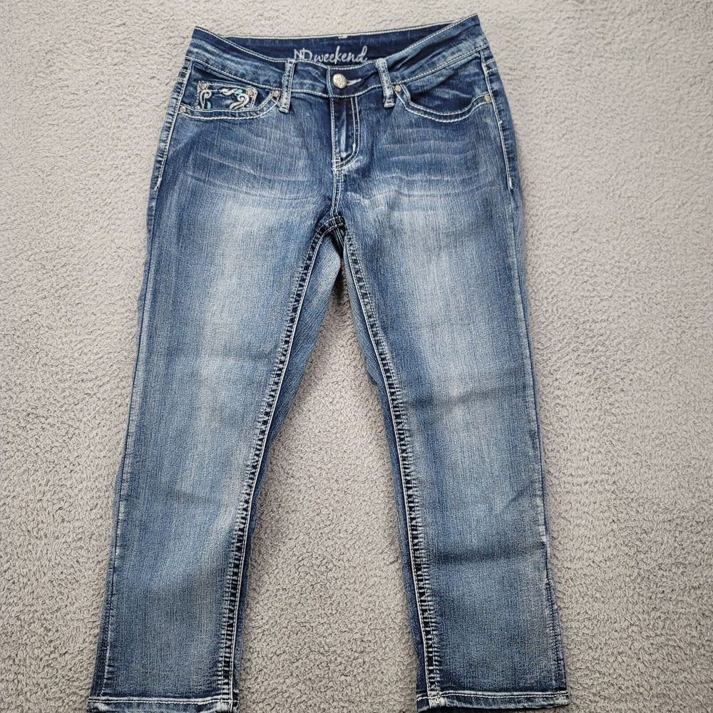 New Directions weekend Jeansโ Womens 6 Blue Denim Distressed Embellished Capri